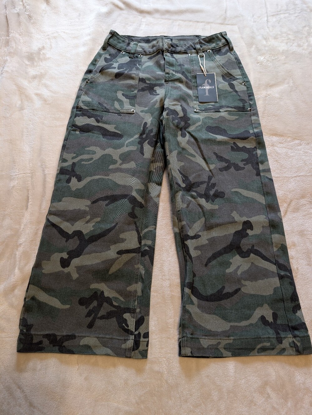 Flamingals Camo Print Mid Waist Flare Leg Crop Pants NWT Small - Picture 4 of 10